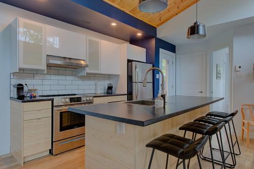 Cuisine - 16-500 Boul. Notre-Dame, Pont-Rouge, QC - Indoor Photo Showing Kitchen With Upgraded Kitchen
