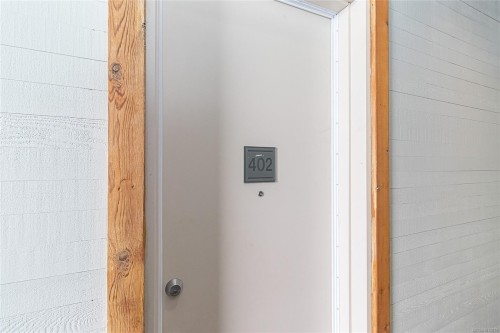 402-1121 Fort St, Victoria, BC - Indoor Photo Showing Bathroom