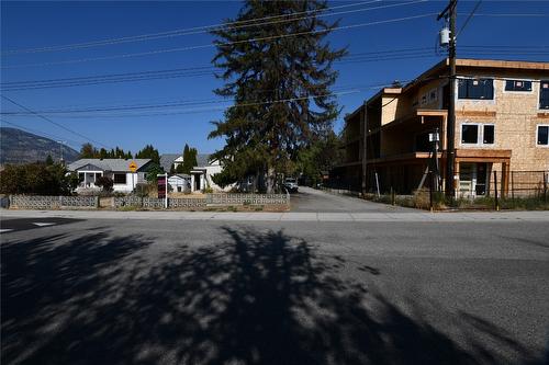 421 Wade Avenue, Penticton, BC - Outdoor