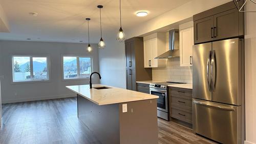 200-70 Boundary Street, Kimberley, BC - Indoor Photo Showing Kitchen With Upgraded Kitchen