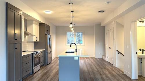 200-70 Boundary Street, Kimberley, BC - Indoor Photo Showing Kitchen With Upgraded Kitchen