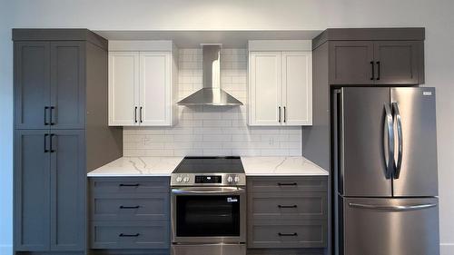 200-70 Boundary Street, Kimberley, BC - Indoor Photo Showing Kitchen