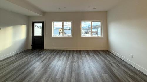 200-70 Boundary Street, Kimberley, BC - Indoor Photo Showing Other Room