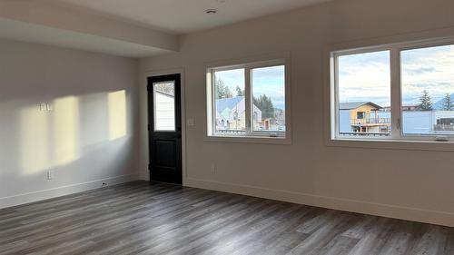 200-70 Boundary Street, Kimberley, BC - Indoor Photo Showing Other Room