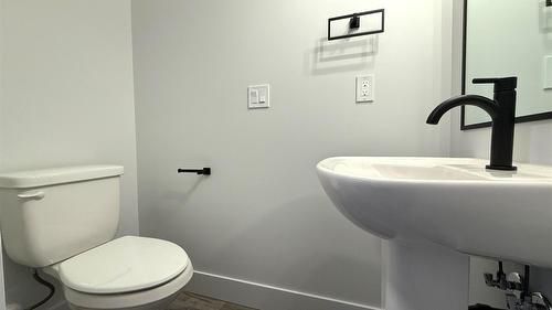 200-70 Boundary Street, Kimberley, BC - Indoor Photo Showing Bathroom