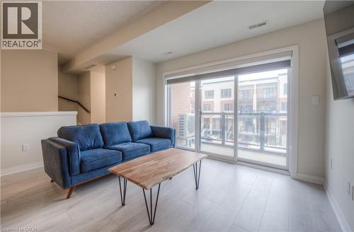 25 Isherwood Avenue Unit# 55, Cambridge, ON - Indoor Photo Showing Living Room