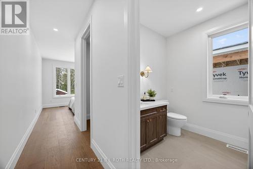 75 Vancouver Street, Barrie, ON - Indoor Photo Showing Bathroom