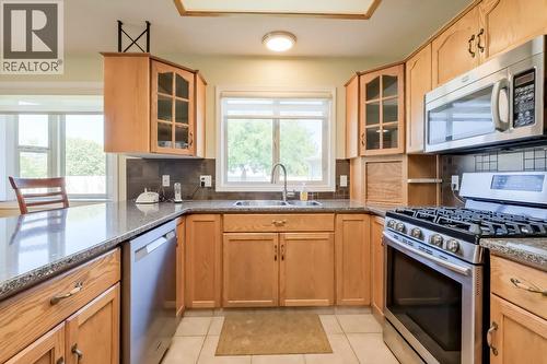 3333 South Main Street Unit# 143, Penticton, BC - Indoor Photo Showing Kitchen With Double Sink