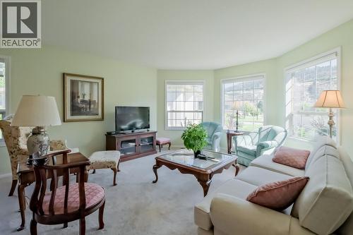 3333 South Main Street Unit# 143, Penticton, BC - Indoor Photo Showing Living Room
