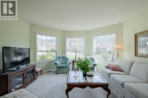 3333 South Main Street Unit# 143, Penticton, BC - Indoor Photo Showing Living Room