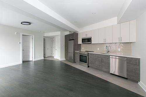 Kitchen - 310-4851 Ch. De La Côte-St-Luc, Montréal (Côte-Des-Neiges/Notre-Dame-De-Grâce), QC - Indoor Photo Showing Kitchen