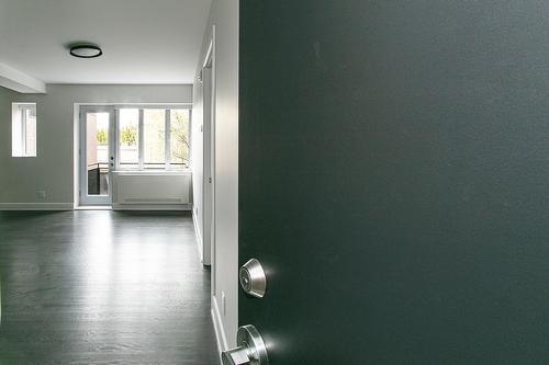 Living room - 310-4851 Ch. De La Côte-St-Luc, Montréal (Côte-Des-Neiges/Notre-Dame-De-Grâce), QC - Indoor Photo Showing Other Room