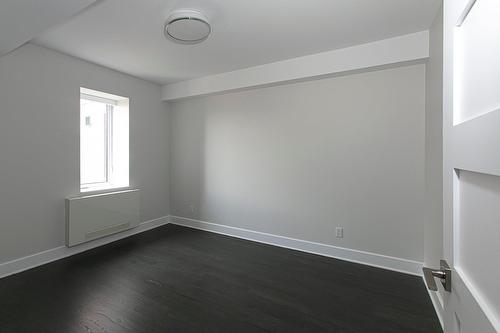 Bedroom - 310-4851 Ch. De La Côte-St-Luc, Montréal (Côte-Des-Neiges/Notre-Dame-De-Grâce), QC - Indoor Photo Showing Other Room