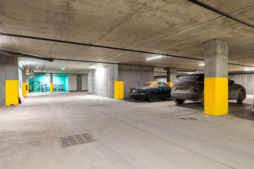 Parking - 605-1575 Rue Gareau, Montréal (Ville-Marie), QC - Indoor Photo Showing Garage