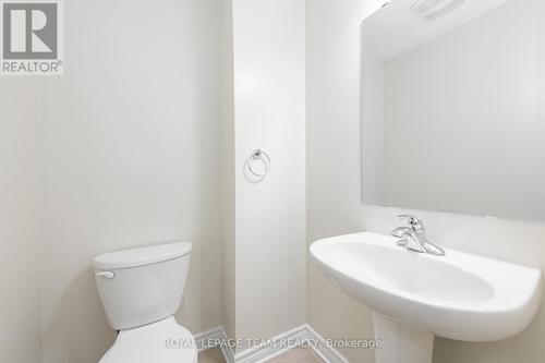 634 Danaca Private, Ottawa, ON - Indoor Photo Showing Bathroom