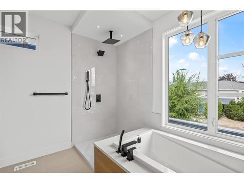 763 Patterson Avenue Lot# 2, Kelowna, BC - Indoor Photo Showing Bathroom