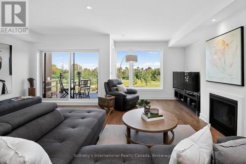 32 - 117 Sladden Court, Blue Mountains, ON - Indoor Photo Showing Living Room With Fireplace