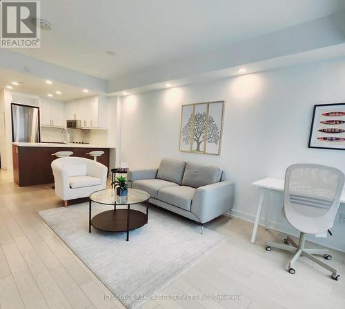 1009 - 340 Queen Street, Ottawa, ON - Indoor Photo Showing Living Room