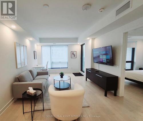 1009 - 340 Queen Street, Ottawa, ON - Indoor Photo Showing Living Room