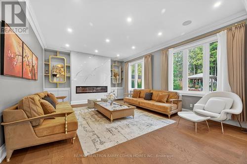 18 Suncrest Drive, Toronto, ON - Indoor Photo Showing Living Room