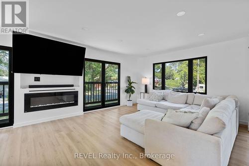 1 Samuel Court, St. Catharines (Lakeshore), ON - Indoor Photo Showing Living Room With Fireplace