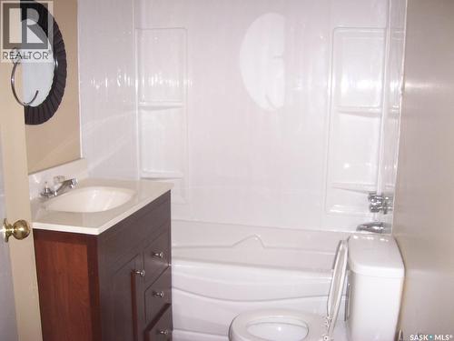 843 7Th Street E, Prince Albert, SK - Indoor Photo Showing Bathroom