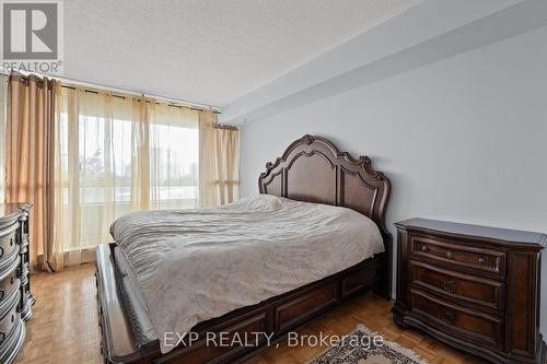 521 - 32 Clarissa Drive, Richmond Hill, ON - Indoor Photo Showing Bedroom