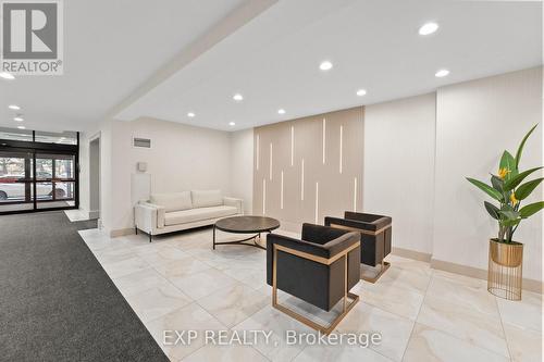 521 - 32 Clarissa Drive, Richmond Hill, ON - Indoor Photo Showing Other Room