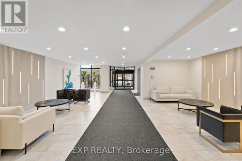 521 - 32 Clarissa Drive, Richmond Hill, ON - Indoor Photo Showing Other Room