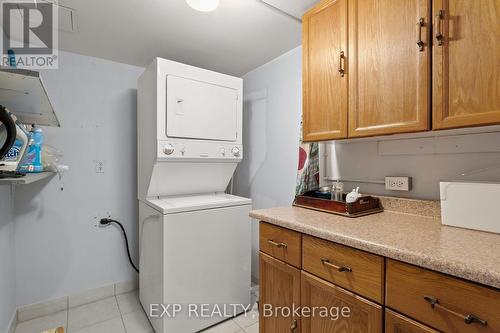 521 - 32 Clarissa Drive, Richmond Hill, ON - Indoor Photo Showing Laundry Room
