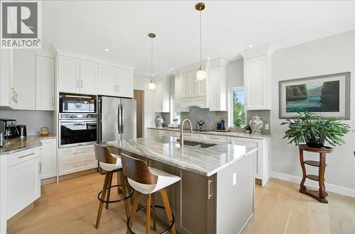 320 Mountain View Drive, Nelson, BC - Indoor Photo Showing Kitchen With Upgraded Kitchen