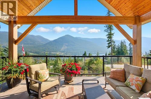 320 Mountain View Drive, Nelson, BC - Outdoor With Exterior