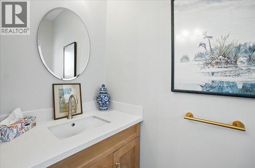 320 Mountain View Drive, Nelson, BC - Indoor Photo Showing Bathroom