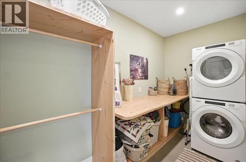 320 Mountain View Drive, Nelson, BC - Indoor Photo Showing Laundry Room