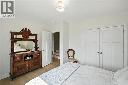 320 Mountain View Drive, Nelson, BC - Indoor Photo Showing Bedroom