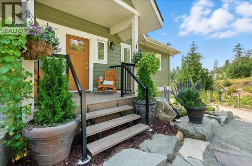 320 Mountain View Drive, Nelson, BC - Outdoor With Deck Patio Veranda