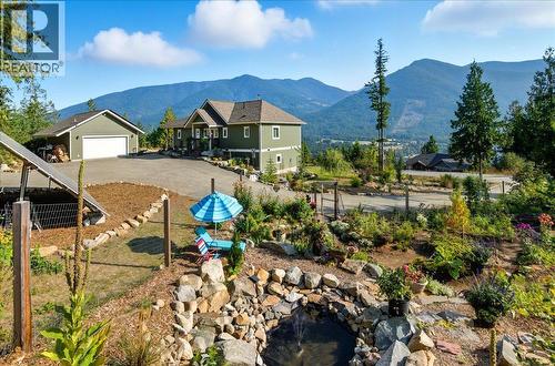 320 Mountain View Drive, Nelson, BC - Outdoor