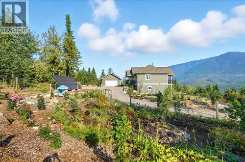 320 Mountain View Drive, Nelson, BC - Outdoor
