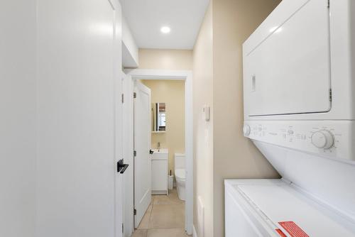 Salle de lavage - 2325  - 2329 Av. Madison, Montréal (Côte-Des-Neiges/Notre-Dame-De-Grâce), QC - Indoor Photo Showing Laundry Room