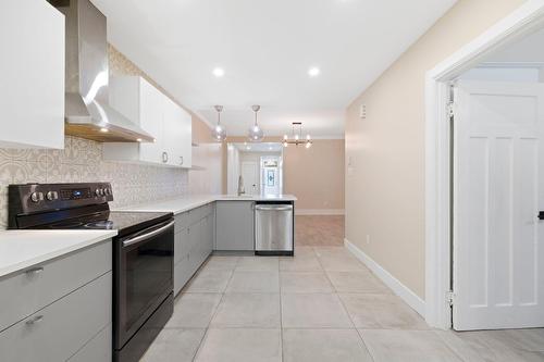 Cuisine - 2325  - 2329 Av. Madison, Montréal (Côte-Des-Neiges/Notre-Dame-De-Grâce), QC - Indoor Photo Showing Kitchen