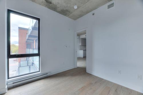 Salon - 306-2660 Rue Ontario E., Montréal (Ville-Marie), QC - Indoor Photo Showing Other Room