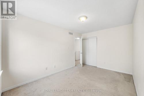 30 Goldthorpe Private, Ottawa, ON - Indoor Photo Showing Other Room