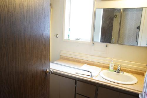 6805 Cariboo  97 Highway, Clinton, BC - Indoor Photo Showing Bathroom