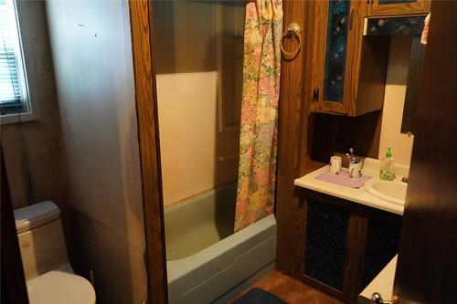 6805 Cariboo  97 Highway, Clinton, BC - Indoor Photo Showing Bathroom