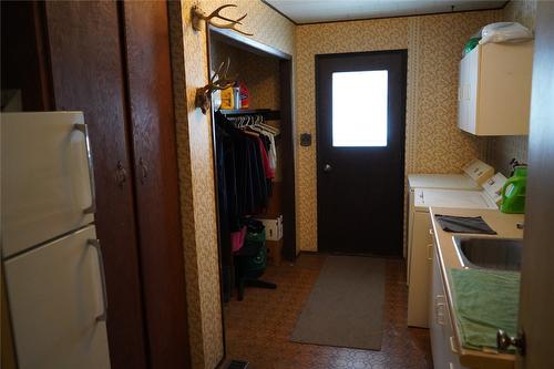 6805 Cariboo  97 Highway, Clinton, BC - Indoor Photo Showing Laundry Room