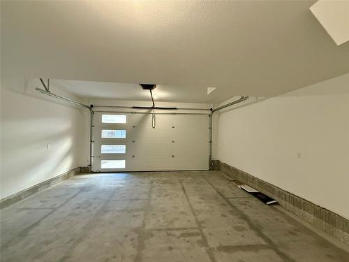 204-70 Boundary Street, Kimberley, BC - Indoor Photo Showing Garage