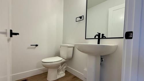 204-70 Boundary Street, Kimberley, BC - Indoor Photo Showing Bathroom