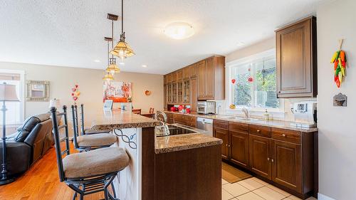 255 St Paul Street, Kamloops, BC - Indoor Photo Showing Kitchen