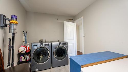 255 St Paul Street, Kamloops, BC - Indoor Photo Showing Laundry Room