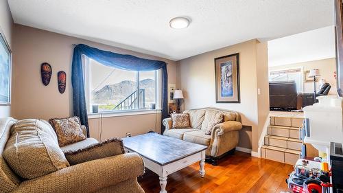 255 St Paul Street, Kamloops, BC - Indoor Photo Showing Living Room
